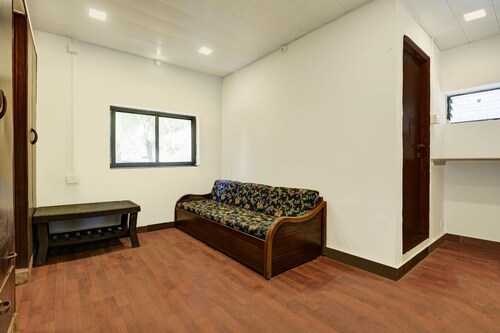 Spacious Comfort Stays Near Candolim Beach