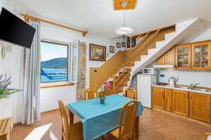 Private kitchen - Apartment in Cres With Sea View and Old Town (Cres)