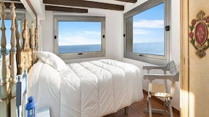 Villa - Villa in Cala Canyelles With Sea Views & Pool (Lloret de Mar)