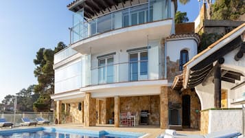 Villa | Exterior