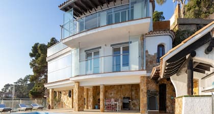 Villa in Cala Canyelles With Sea Views & Pool
