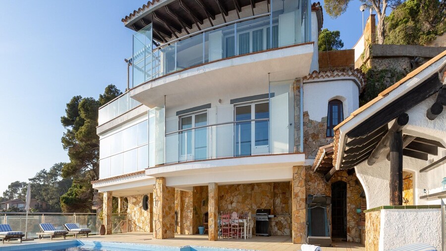 Villa in Cala Canyelles With Sea Views & Pool