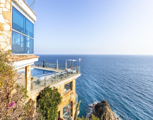 Villa in Cala Canyelles With Sea Views & Pool