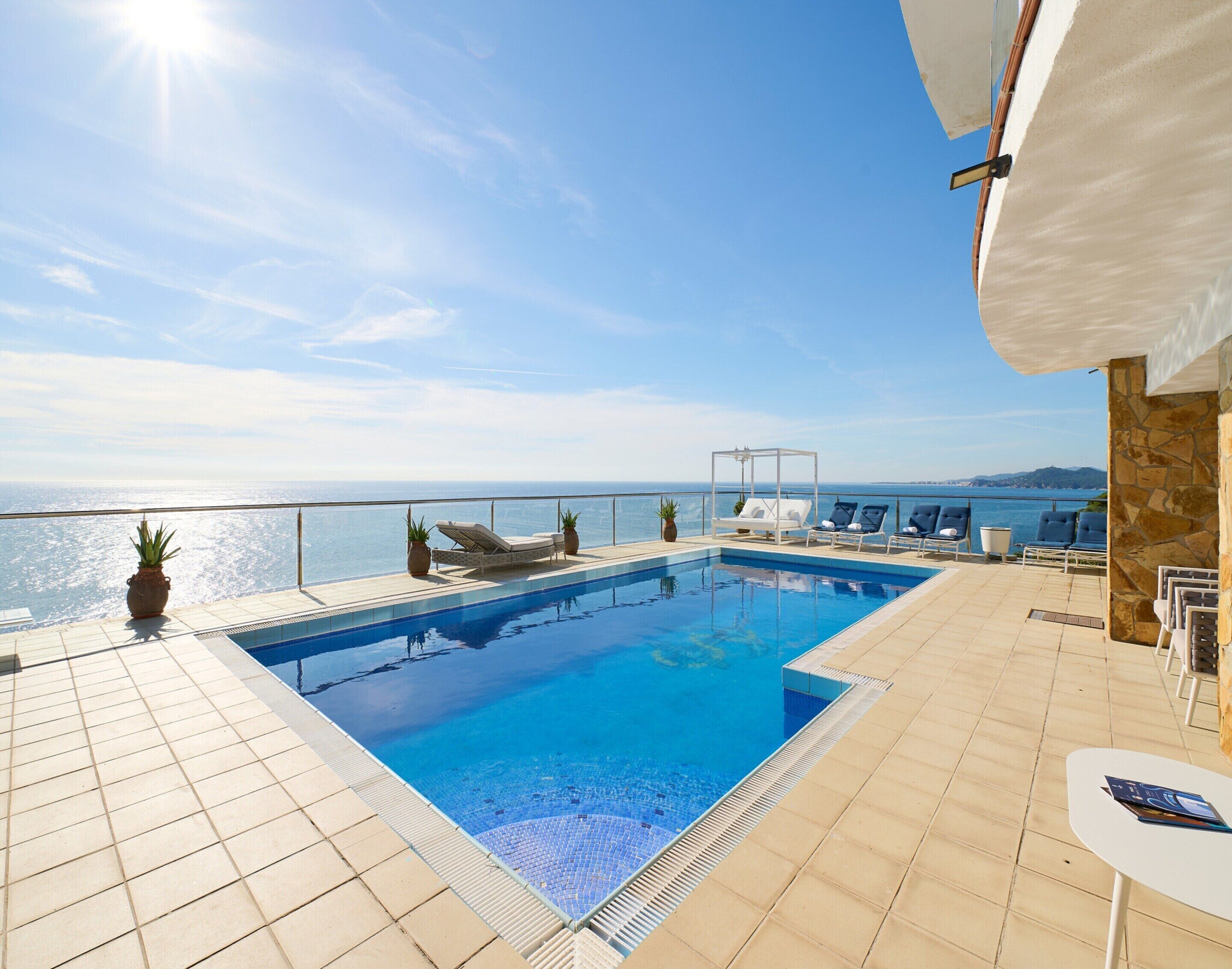 Villa | Pool | Indoor pool, outdoor pool