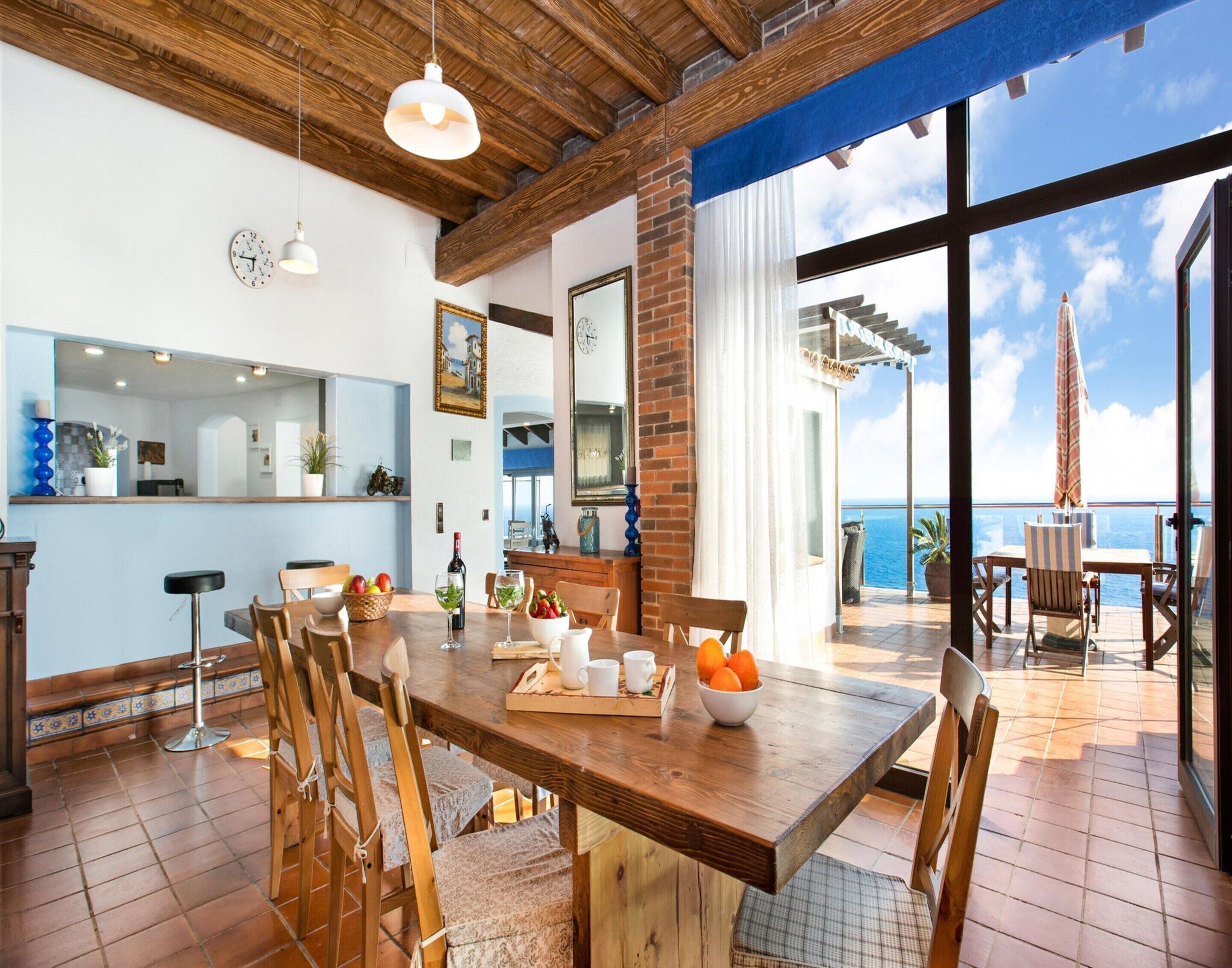 Villa | Dining
