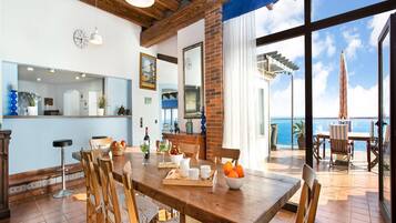 Villa | Dining