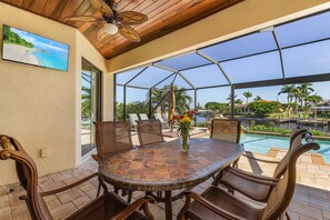 Outdoor dining - Waterfront Haven | Pet Friendly | Heated Pool | Dock (Cape Coral)