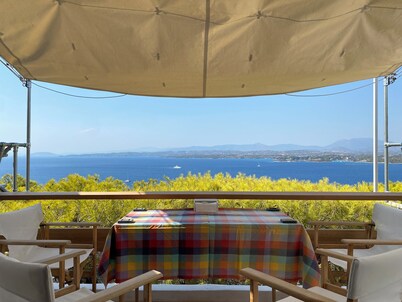 A beautiful summer home, with all amenities and a view to die for!