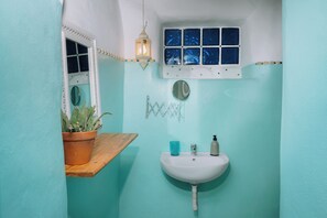 Hårføner, håndklær, såpe og sjampo