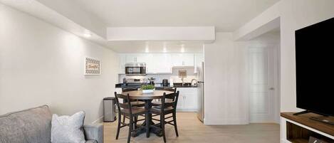 Een televisie en een kantoor