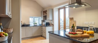 Beautifully presented dog friendly - Topside