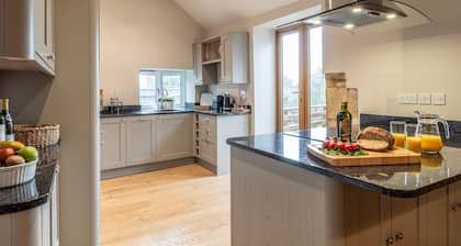 Beautifully presented dog friendly - Topside