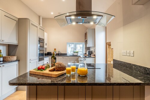 Beautifully presented dog friendly - Topside