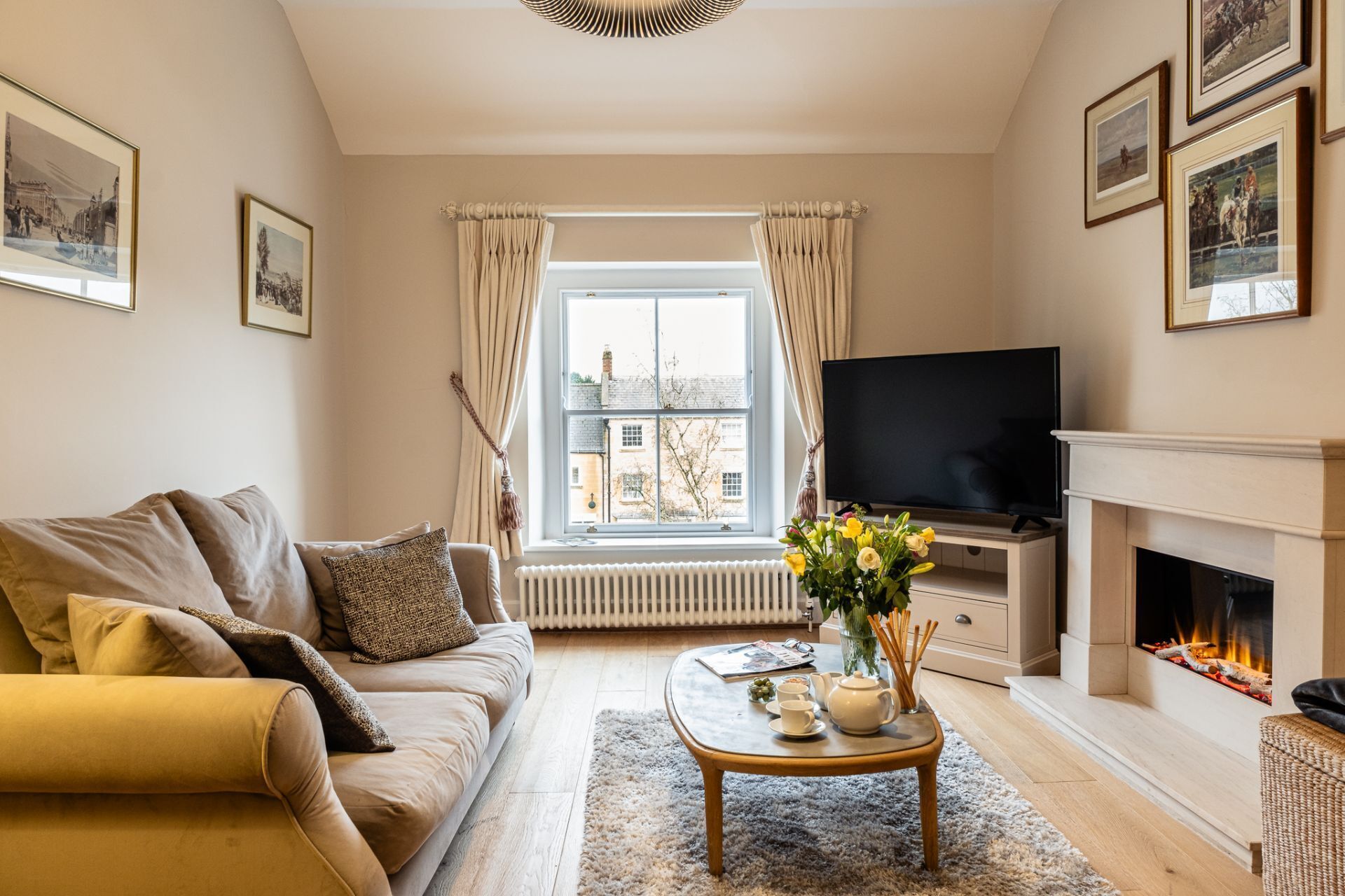 Televisión y chimenea 