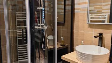 Jetted bath, hair dryer, towels, soap