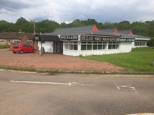 Exterior - Double room in a Bungalow next to the new Sawtry Services (Sawtry)