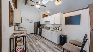 Townhome, Multiple Beds, Patio, Mountain View (Glacier Vista Golf Getaway) | Private kitchen | Fridge, microwave, oven, stovetop