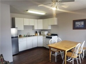 Premium Suite | Private kitchen | Microwave, coffee/tea maker