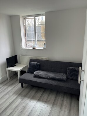Smart TV - Stylish London Apartment near Central London (London)