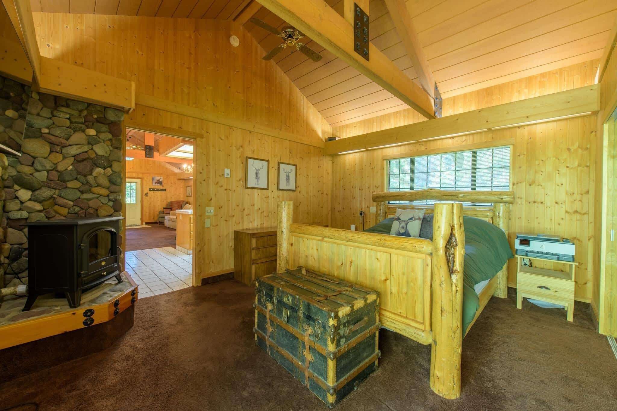 Cabin, Multiple Beds, Patio, Mountain View (Glen Lake Cabin in the Woods) | 1 bedroom, individually decorated, individually furnished, bed sheets