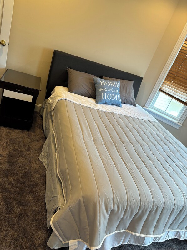 3 chambres, fer et planche à repasser, Wi-Fi, draps fournis