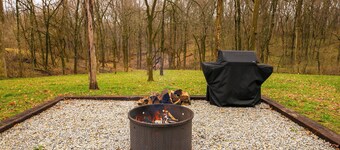 Relaxing Treehouse Cabin-2Bd/1Ba with HotTub & Sauna