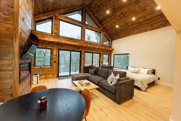 Smart TV, fireplace