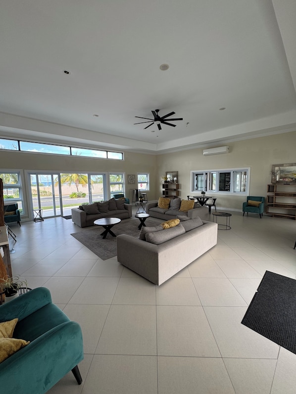 Interior - Charming 2-bedroom house with WiFi, fitness room in Lucea (Lucea)