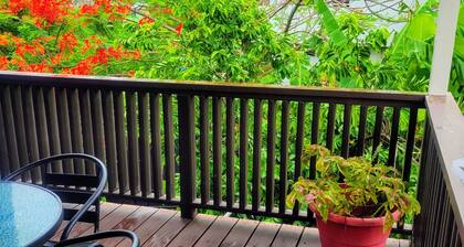 Charming 1 bedroom studio with WiFi, AC in peaceful St. Johns. We have 2 x 1 bed