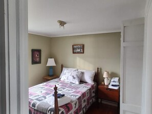 3 habitaciones, tabla de planchar con plancha, wifi y ropa de cama 