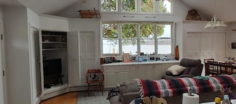 3-bedroom house in fabulous Crown Point, New York. On Lake Champlain