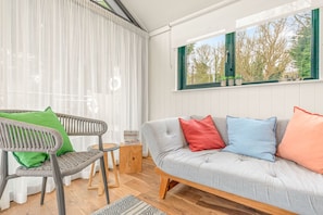 Apartment | 1 bedroom - Ondine Houseboat on the Thames - From 160 Per Night (Henley-on-Thames)