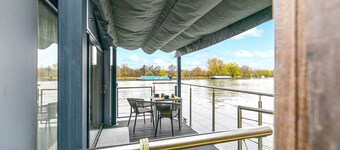 Ondine Houseboat on the Thames - From 160 Per Night