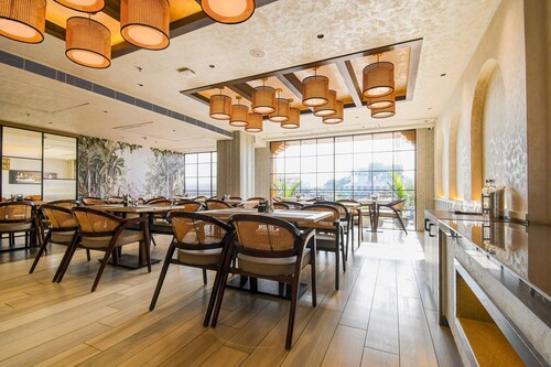 Deluxe Double Stays Near Paridh Crossing