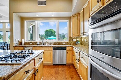 Desert Greens: Golf Course Views, Heated Pool, BBQ