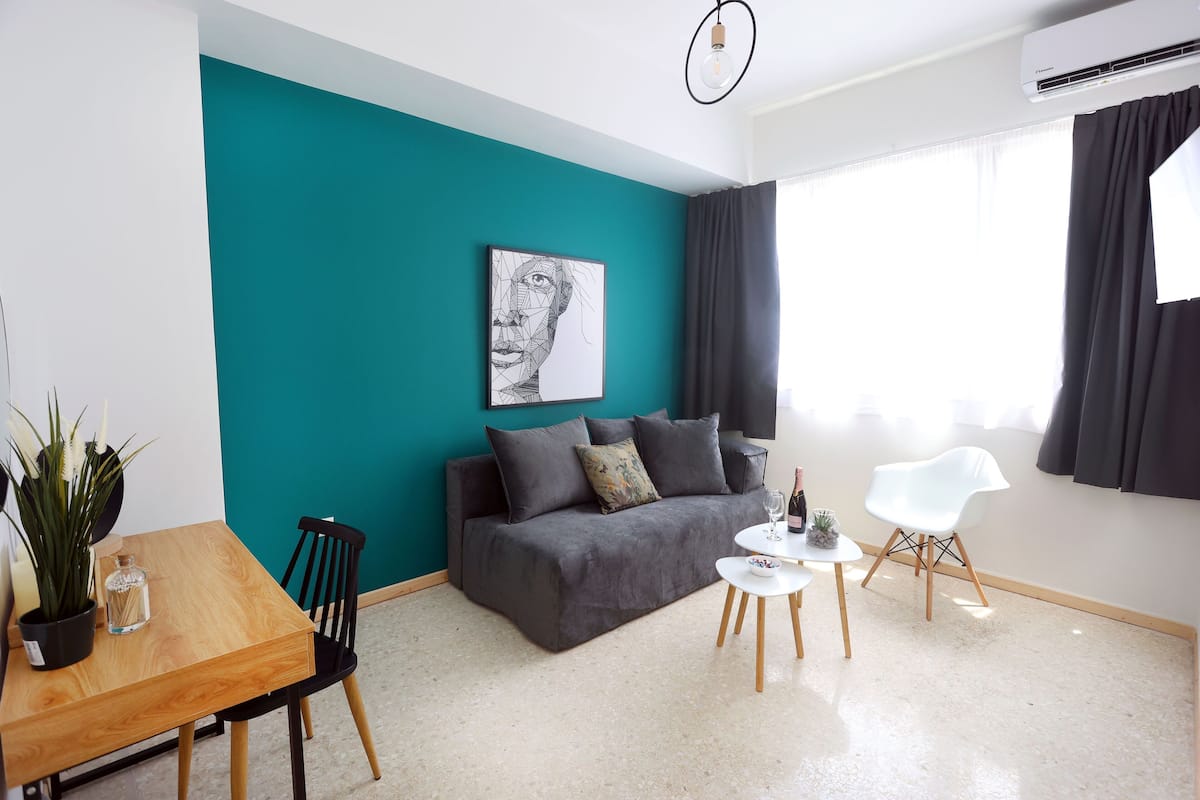 Laptop workspace, blackout curtains, iron/ironing board, free WiFi