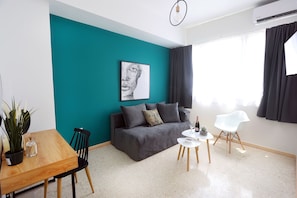 Laptop workspace, blackout curtains, iron/ironing board, free WiFi - Old Town Hall Suites and Apartments (Athens)