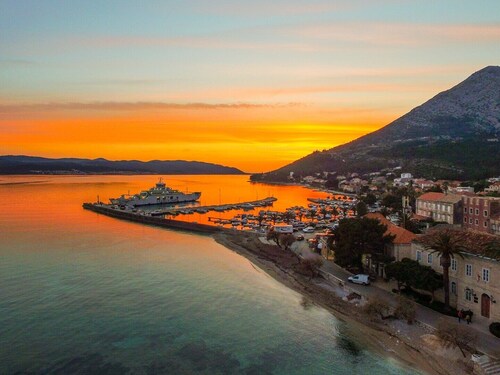 Beautiful 3-Bedroom Holiday Home with amazing sea view!