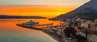 Beautiful 3-Bedroom Holiday Home with amazing sea view!