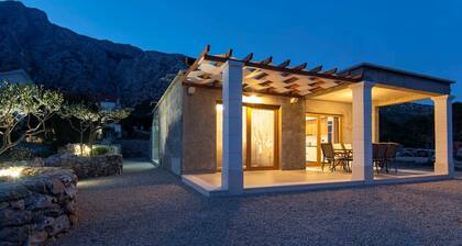 Beautiful 3-Bedroom Holiday Home with amazing sea view!