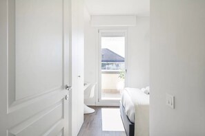 2 dormitoris, escriptori i planxa i posts de planxar