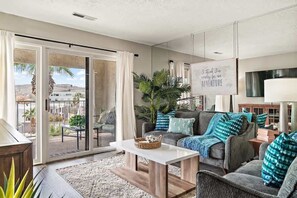 電視、壁爐、電子遊戲、足球機