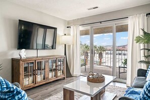 Télévision, cheminée, jeux vidéo, baby-foot