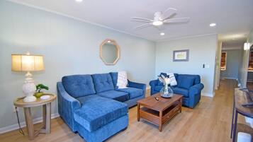 Townhome, 3 Bedrooms | Living area