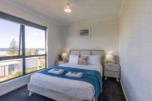 2 habitaciones, tabla de planchar con plancha, cuna de viaje y wifi 
