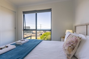 2 bedrooms, iron/ironing board, travel cot, WiFi