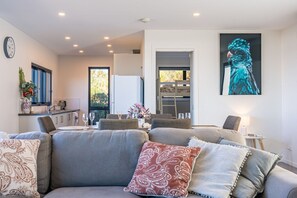 TV - Bordaga Apartment 2 - Scamander (Scamander)