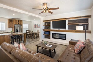 Smart TV, fireplace