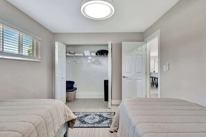 Nhà, nhiều giường, có thể sử dụng hồ bơi, quang cảnh hồ bơi (Sunshine Villa) | 3 phòng ngủ, trang trí khác biệt