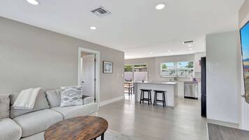 House, Multiple Beds, Pool Access, Pool View (Sunshine Villa) | Living area